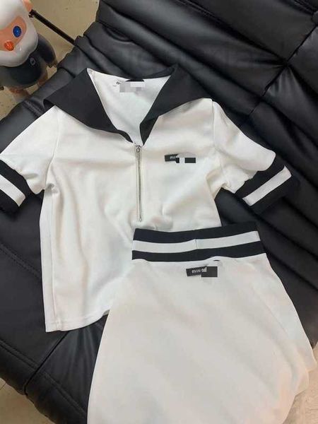 Deux pièces de robe créatrice printemps / été nouvelle ligne réduite à l'âge de filles de style collégial de style collégial marine shui cou à moitié zip top jupe rpsg