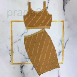 Vestido de dos piezas Diseñador Mujeres Puntos atractivos Tirantes Chaleco Falda de cadera Verano para mujer Vestidos delgados Conjunto Lady Carta Impreso Tow Sets 4 colores SRDN