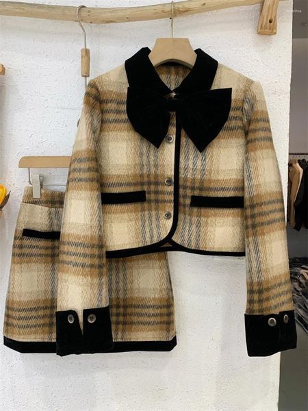 Veste robe à deux pièces Joue courte jupe en deux pièces Set 2023 Winter Bow Plaid Plaid Laine de jupes de style japonais