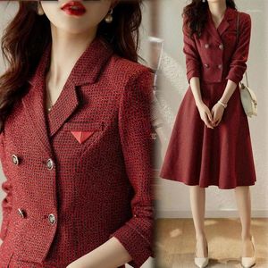 Robe de deux pièces Femmes élégantes Slim Jupe à carreaux Costumes Rouge Bleu Marron Veste courte Manteau Midi A Line Jupes 2023 Automne Hiver 2 pièces Ensembles