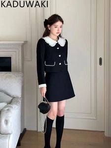 Robe de deux pièces automne hiver vestes élégantes douces femmes français Chic petit manteau de parfum femmes simples jupes noires femmes ensemble deux pièces 231215