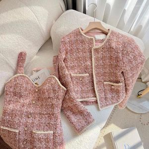 Robe de deux pièces Mode Femmes élégantes Automne Hiver Petit parfum Gilet Slim Sling Mini O Cou Rose Tweed Veste Recadrée 2 pièces Ensembles