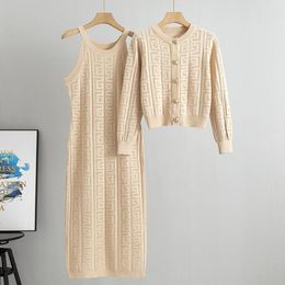 Robe de deux pièces pour femmes Pluls de luxe Prilleurs à manches longues Cardigan Designer Sweater Robes Camisole Robes