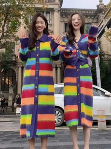 Zweiteiliges Kleid French Fashion Street Sisters Lange Wolle Herbst und Winter Damenbekleidung Regenbogenstreifen Strickpullover Rock 231115