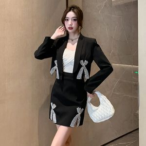 Tweedelige jurk Franse zoete stijl tweedelige zwarte jasset nieuwe herfst winter luxe strass strikje kleine geurige korte roksets 2024