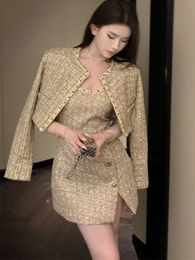 Robe de deux pièces Gold Tweed 2 Veste de costume pour femmes 2023 Automne Hiver Designers de luxe Élégant Manteau de laine Sangle Mini Mode coréenne 231212