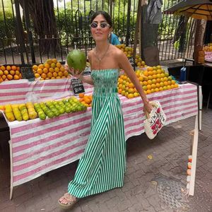 Tweede stukjes Green Green Striped Strapless Women Elegant Casual Loose Long Beach Holiday Jurken Summer Fashion Folds Bohemia Outfits 2024 Q240511