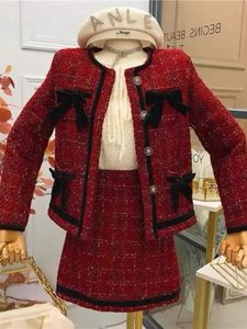 Robe en deux pièces de haute qualité d'automne hiver vintage tweed 2 pièces set Femmes de veste en laine, tops de manteau sets de petits combinaisons en deux pièces 231215