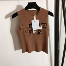 Robe deux pièces à l'été 2023, Shenzhen Nanyou a vendu un débardeur sexy à col rond en tricot jacquard avec lettres à la mode pour femmes