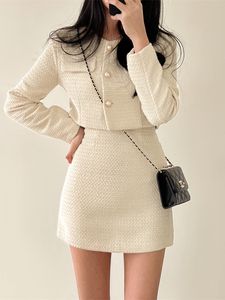 Vestido de dos piezas Moda coreana Tweed 2 Set Trajes para mujer Otoño Manga larga Chaqueta corta Una línea Mini falda Trajes Vintage 230823