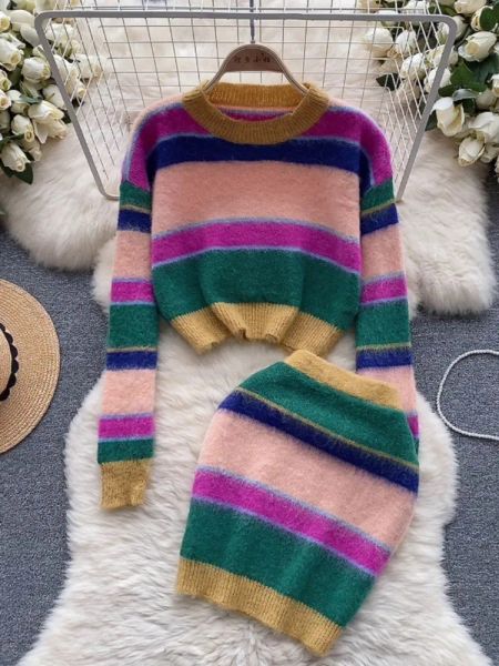 Robe de deux pièces Style de luxe arc-en-ciel tricot ensemble de mode femmes 2 pièces automne pull à manches longues pull court mini jupe costumes tenues 2024