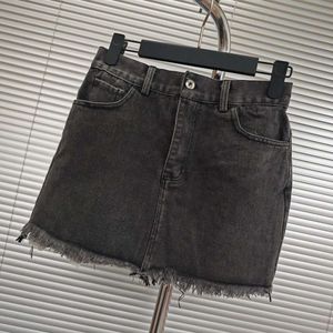 Tweedelige kleding MM Familie 24SS Zwart Ragged Rand denim rok slank pittig meisje mode veelzijdig