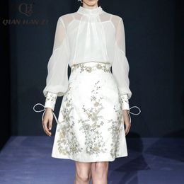 Tweedelige jurk Qian Han Zi Summer Fashion Elegant tweedelig set Vrouwen met lange mouwen witte blouse shirtlace geborduurde kralen mini-rokpak 230329