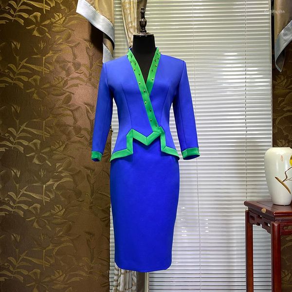 Vestido de dos piezas Royal Blue Beading con cuello en V Blazers Trajes con falda Conjunto de 2 piezas Formal personalizado de gama alta para mujer