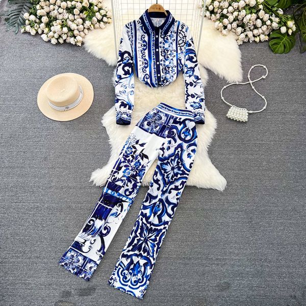 Abito a due pezzi Runway Set di porcellana blu e bianco Camicetta con stampa a maniche lunghe con risvolto da donna Camicie e pantaloni corti a vita alta Pantaloni tuta 2024