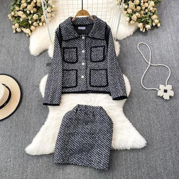 Vestido de dos piezas Pista Mujeres Otoño Conjunto de 2 piezas Mujer Raya negra Chaqueta de tweed Abrigo Mini Falda Traje Lady Chic Trajes clásicos de dos piezas 2024