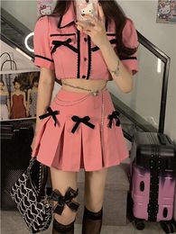 Tweedelige jurk sexy jk roze geplooide rok mini boog contrast revers puff korte mouw roze shirts dames zomer crop tops 2 -piece sets 230316