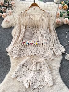 Robe Deux Pièces SINGREINY Crochet Plage Style Trois Ensemble Évider Cardigan Halter Camisole Short Jambe Large Vacances Costumes Tricotés 230510