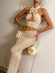 Deux pièces robe été tricoté plage costume femmes Sexy voir à travers ensemble tenues de vacances Beige licou haut court et jupe Maxi 230512