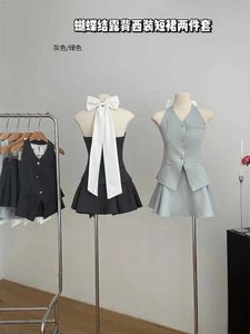 Deux pièces de robe d'été Femmes Old Money Design Vintage Rave Vacation Tenues de vacances 2 STACKELLless Bow Vest + A-Line Mini Pleaged Jirts Elegant Q240511