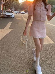 Vestido de dos piezas Temperamento dulce Rosa Manga de soplo Abrigo de solapa Mujeres Chaqueta corta de un solo pecho Moda de verano Mini faldas Conjuntos a juego Chic 220827