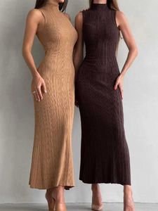 Tweede stuk jurk goeibele mouwloze gebreide Turtleneck lange vrouwelijke slanke elegante mode herfst 2023 geribbeld gebreide voor vrouwen maxi Q240511