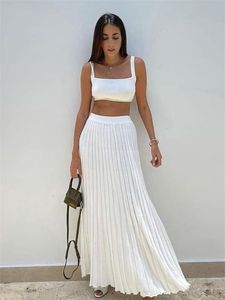Tweede stuk jurk Tossy White Knit Women Sets Fall Ribbed tanktop en geplooide gebreide rokpakken voor lange zomer 230325
