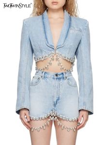 Robe de deux pièces Twotwinstyle épissé diamants gland denim ensemble pour femmes revers à manches longues manteau taille haute mini jupe mode 2023 231116