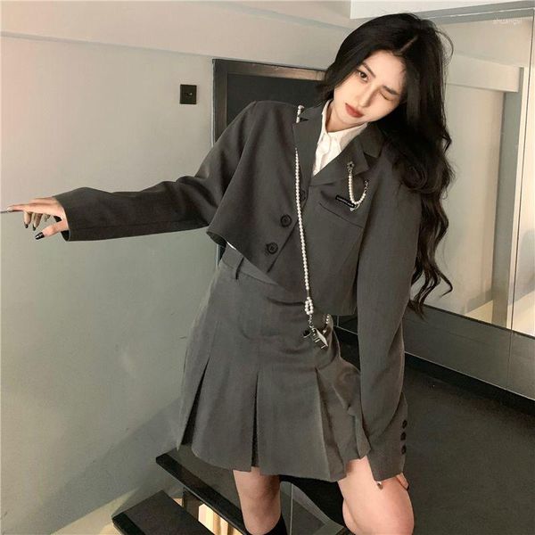 Vestido de dos piezas UNXX 2023 Traje de uniforme de estilo coreano Chaqueta sin tirantes Mujer Primavera Sexy Abrigo corto Falda plisada Medio conjunto de tres piezas