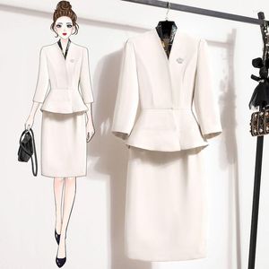 Robe deux pièces UNXX Elegant Ladies Jirt Costumes Slim Blazer Blazer High Package Hip Femmes 2 pièces Set White Costume