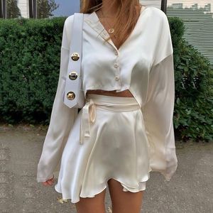 Robe Deux Pièces Blanc Élégant Satin 2 Set Femmes Lanterne Manches Longues Crop Tops Cardigan Sexy Taille Haute Mini Tennis Jupes De Sport 230403