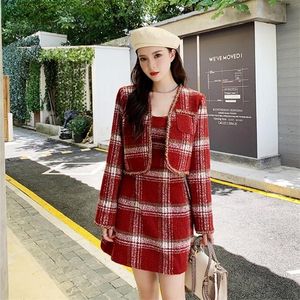 Deux Pièces Robe Hiver Noël Rouge Plaid Tweed Robe Ensembles Veste Courte Manteau Chaîne Sling Mini Robes Costumes De Laine Femme Petit Parfum 220906