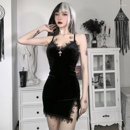 Tweedelige jurk vrouwen donker kruis zwart fluwelen mini vintage sexy sling highwaist spleet jurken goth feest club dame v-neck persoonlijkheid