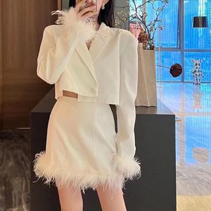 Tweedelige jurk vrouwen mode struisvogel veer versierde set korte blazer jas suit mini rok 230222