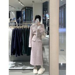 Robe deux pièces Ensembles de jupe pour femmes Rose O-cou Volant Manteau court Taille haute Wrap Hanche Jupe mi-longue Petit Parfum Deux pièces Vêtements pour femmes 231218