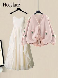 Tweedelige jurk Dames Spring Twee stukken Sets Koreaanse gebreide trui met lange mouwen en ruches Patchwork Mesh Long Dress Suit 230403