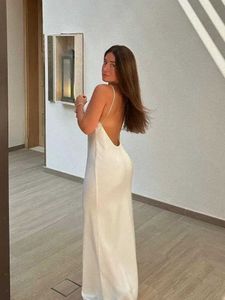 Tweedelige jurk Dames Backless Satin Sling Prom Lange vrouwelijke sexy mouwloze witte bodycon -jurken 2024 Zomer Lady Beach Holiday Rozes Q240511