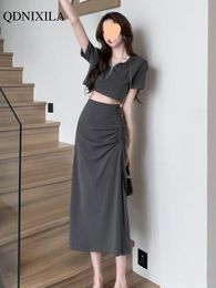 Tweedelige jurk dames zomerrokken pak Koreaans meisje met capuchon en korte mouw top met hoge taille plooien en splitrok in bijpassende sets 2-delig 230630
