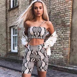 Twee stuk set outfits sexy korte sport jumpsuit vrouwen zomer casual shinny tube top shorts bodycon 210514