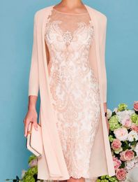 Tweede delige schede moeder van de bruid jurk plus maat elegante schep halve mouwen knie lengte chiffon kanten bruiloft feest gasten jurken parel roze mantel de soiree