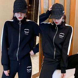 Tweedelige sportset voor dames in herfst en winter 2023, nieuwe populaire loszittende en afslankende mode, explosieve streetstyle hoodie, casual