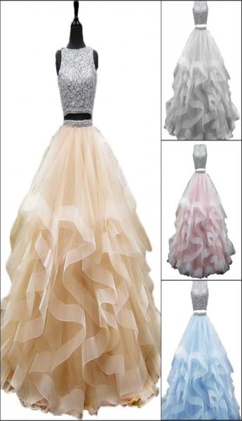 Deux pièces douces 16 robes robe de bal perlée en cristal Quinceanera robes de bal longue à volants en tulle princesse robe de concours Masqu9878273