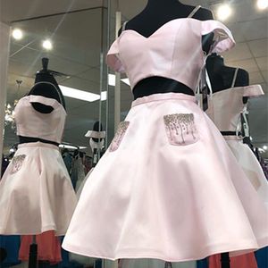 Twee stukken een lijn van de schouder Homecoming jurken met pocket roze afstuderen jurken aangepaste korte prom feestjurken