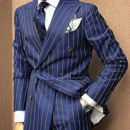 Business Business Men décontracté Tuxedos Suisse à poitrine simple Slim Fit Groom Mouilles de fête sur mesure