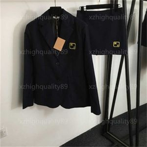 Twee set dames designer kleding vrijetijdsborduurde letter mode slanke fit zwarte pak jas veiligheid broek korte rok 2 -delige sets