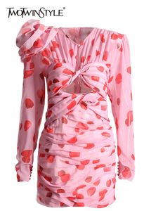 Twotwinstyle Cut Out Robe florale rucdiée pour femmes V couche à manches longues hautes taille mini robes robes féminines 240411