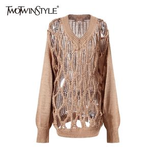 Twotwinstyle Hollow Out Solid Sweater For Women V Neck Black Casual breien pullovers met lange mouwen vrouwelijke herfstmode nieuw 210203