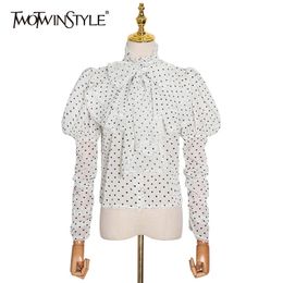 Twotwinstyle Polka Dot Lace Up Bowknot Shirt voor Dames Stand Kraag Blader Lange Mouw Elegante Blouse Vrouwelijke Mode Stijlvolle 210517