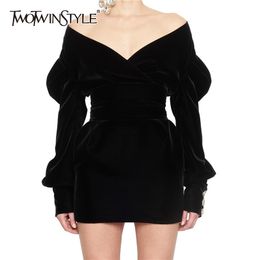 TWOTWINSTYLE Sexy robe de soirée pour les femmes hors épaule col en V manches bouffantes taille haute robes femme automne mode nouveau 210309