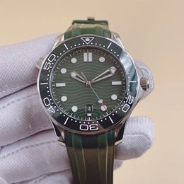 U1 41MM Automatisch mechanisch herenhorloge Groene wijzerplaat Diver 300 Opgewaardeerd roestvrij staal Keramiek Draaibare lunette Transparante achterkant van de behuizing Saffierglas Horloges